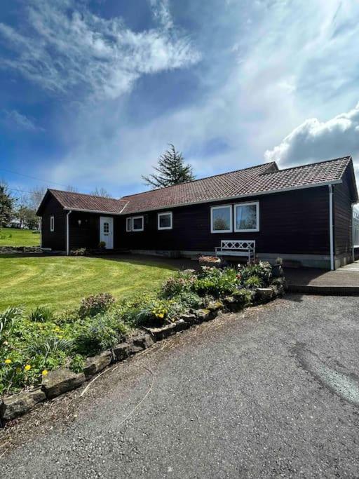 Wooden Cottage With Lake View Enniskillen Exterior foto